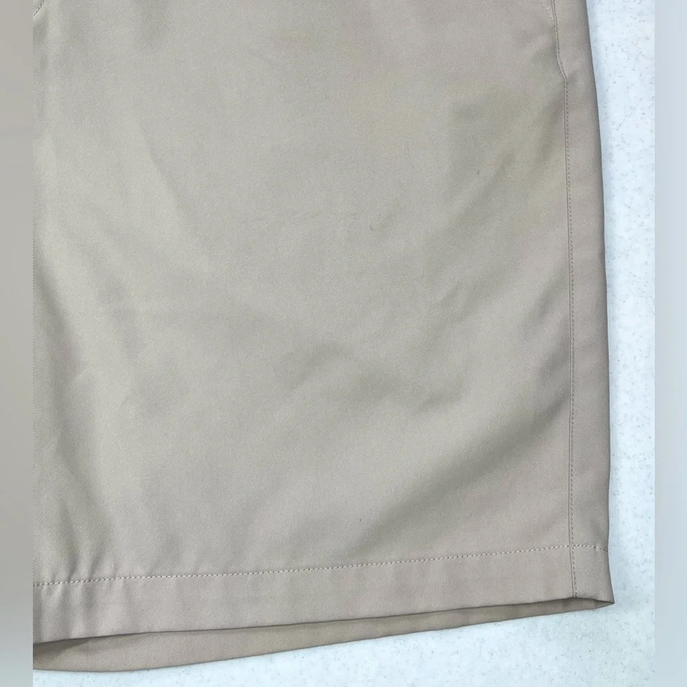 Peter Millar Crown Sport Men’s 9” Performance Shorts. Size 40